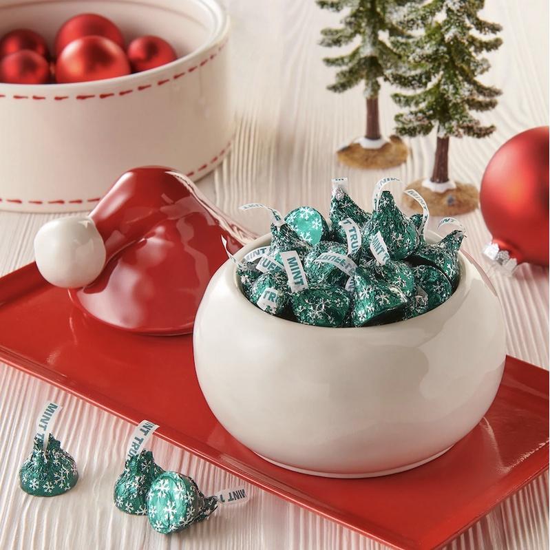 TÚI 255g SOCOLA ĐEN/ĐẮNG - KEM BẠC HÀ Hershey Kisses - Dark Chocolate Filled with Mint Truffle, Mẫu Christmas (9 oz)