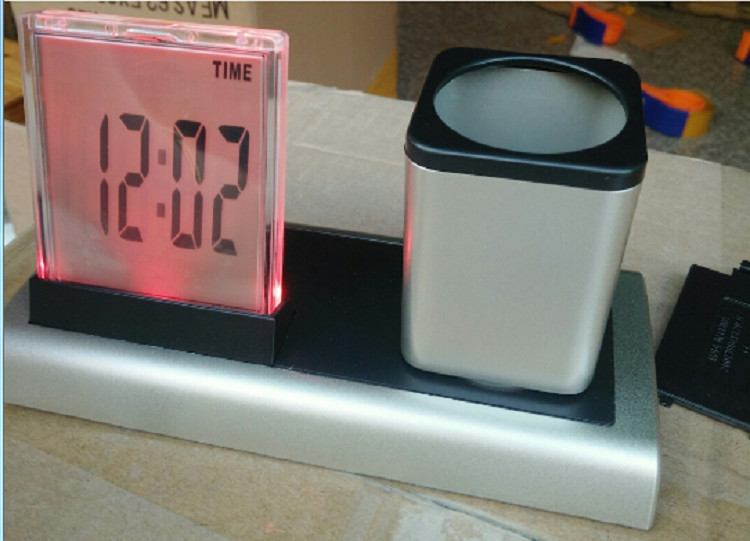Đồng hồ để bàn kiêm hộp đựng bút đa năng V4288A ( tặng kèm móc khóa tô vít đa năng )