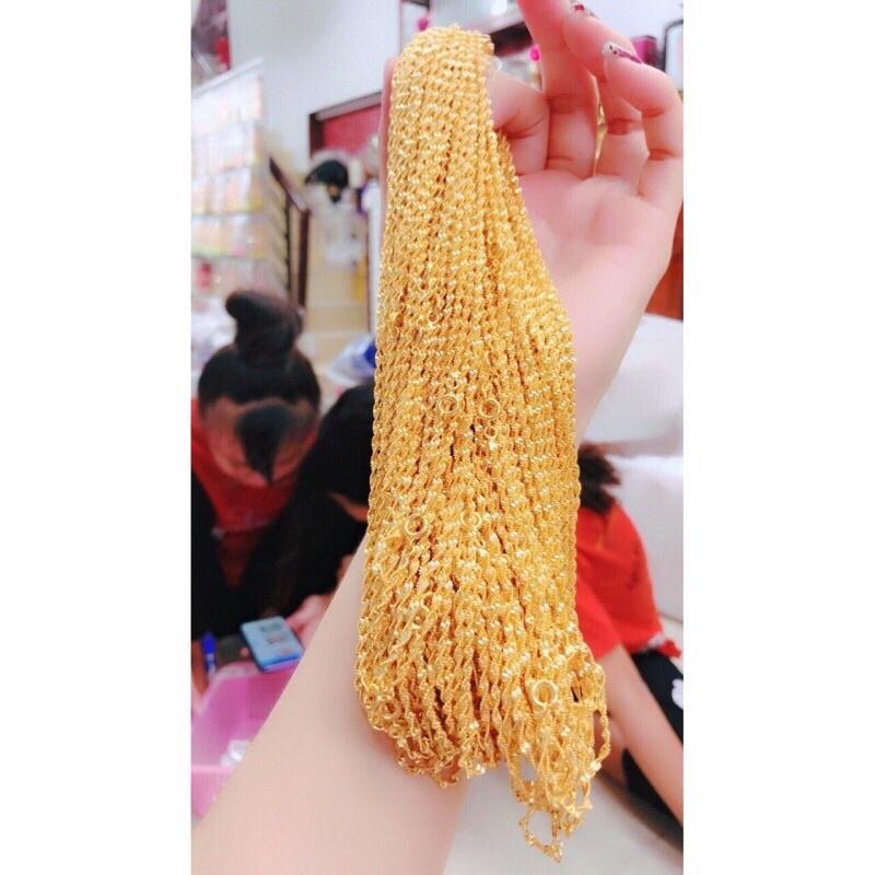 Dây chuyền xoắn mì bền màu khắc ký hiệu 18k