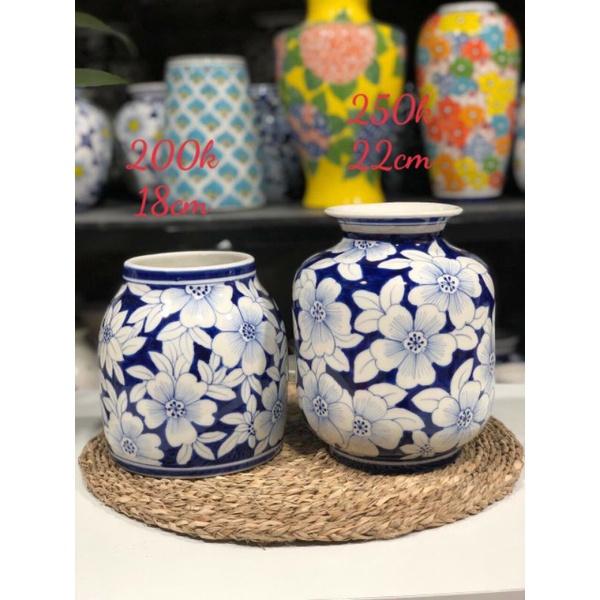 Lọ hoa vẽ ngàn hoa