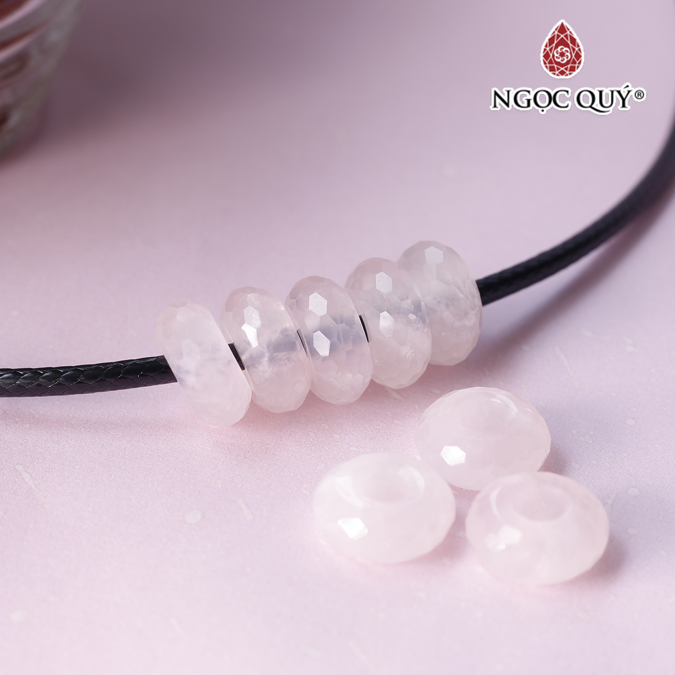 Charm đá hình bánh xe đá thạch anh hồng 14mm lỗ 5mm mệnh hỏa, thổ - Ngọc Quý Gemstones