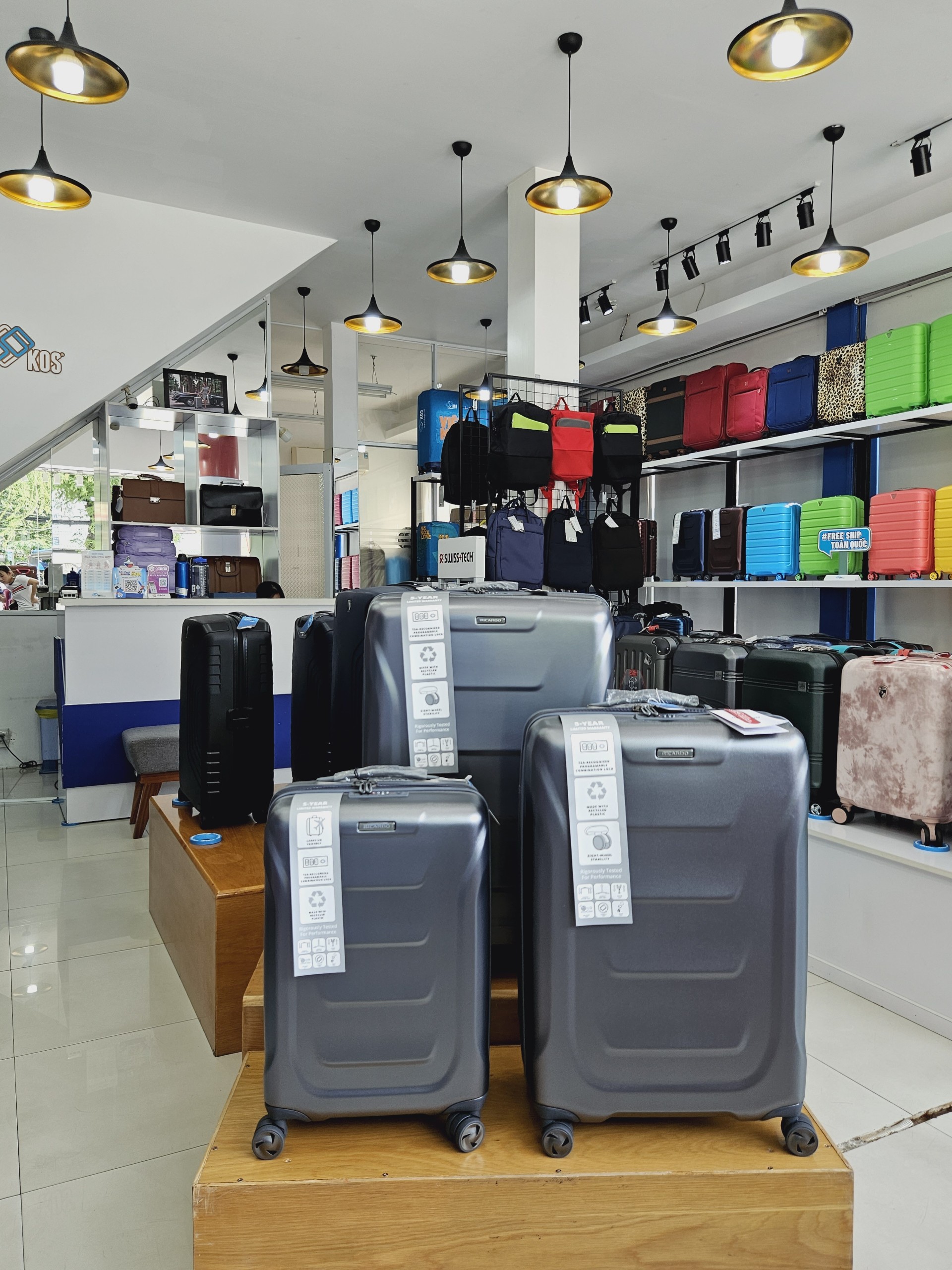 Vali du lịch size M (25 inch), Ricardo Tioga 2.0 thế hệ mới, thương hiệu Mỹ, bảo hành 5 năm quốc tế, Màu Titanium