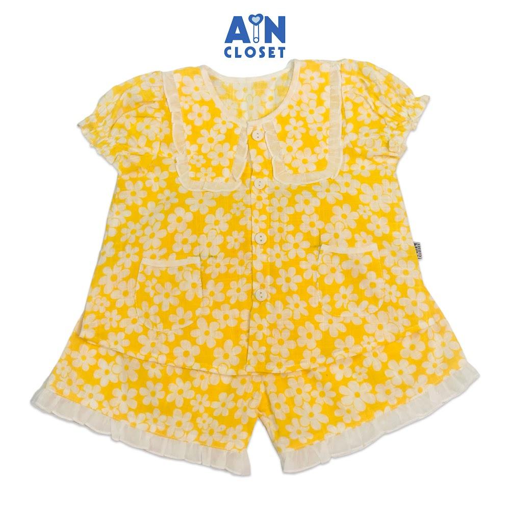 Hình ảnh Bộ quần áo ngắn bé gái họa tiết Hoa 6 cánh trắng nền vàng linen xước - AICDBGLPQXW9 - AIN Closet