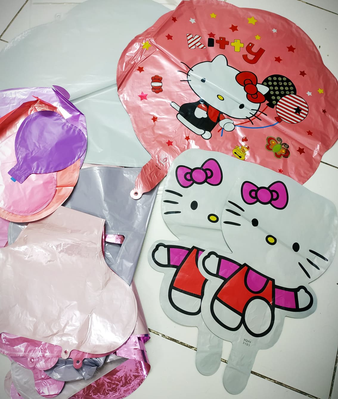 Set bong bóng tráng nhôm trang trí sinh nhật, sự kiện cho bé chủ đề Mèo Hello Kitty tông màu tím hồng