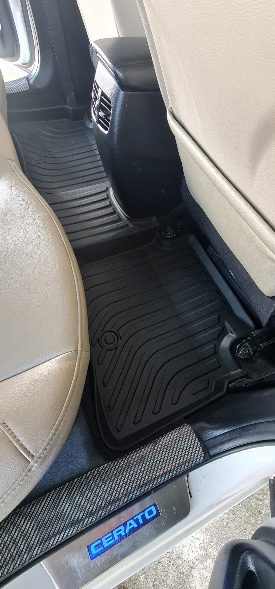 Thảm lót sàn xe ô tô KIA K3 CERATO chất liệu TPE thương hiệu Macsim màu đen