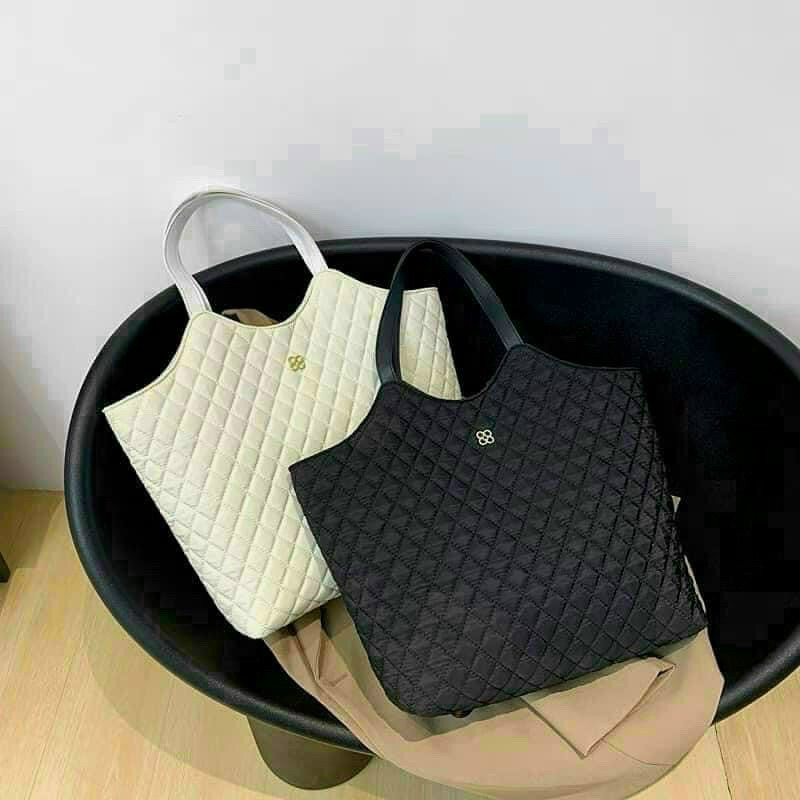 Túi xách  thời trang công sở , có nút đính kim loại , có thể kẹp nách hoặc đeo vai , đựng được nhiều đồ cá nhân , mỹ phẩm vô cùng tiện lợi