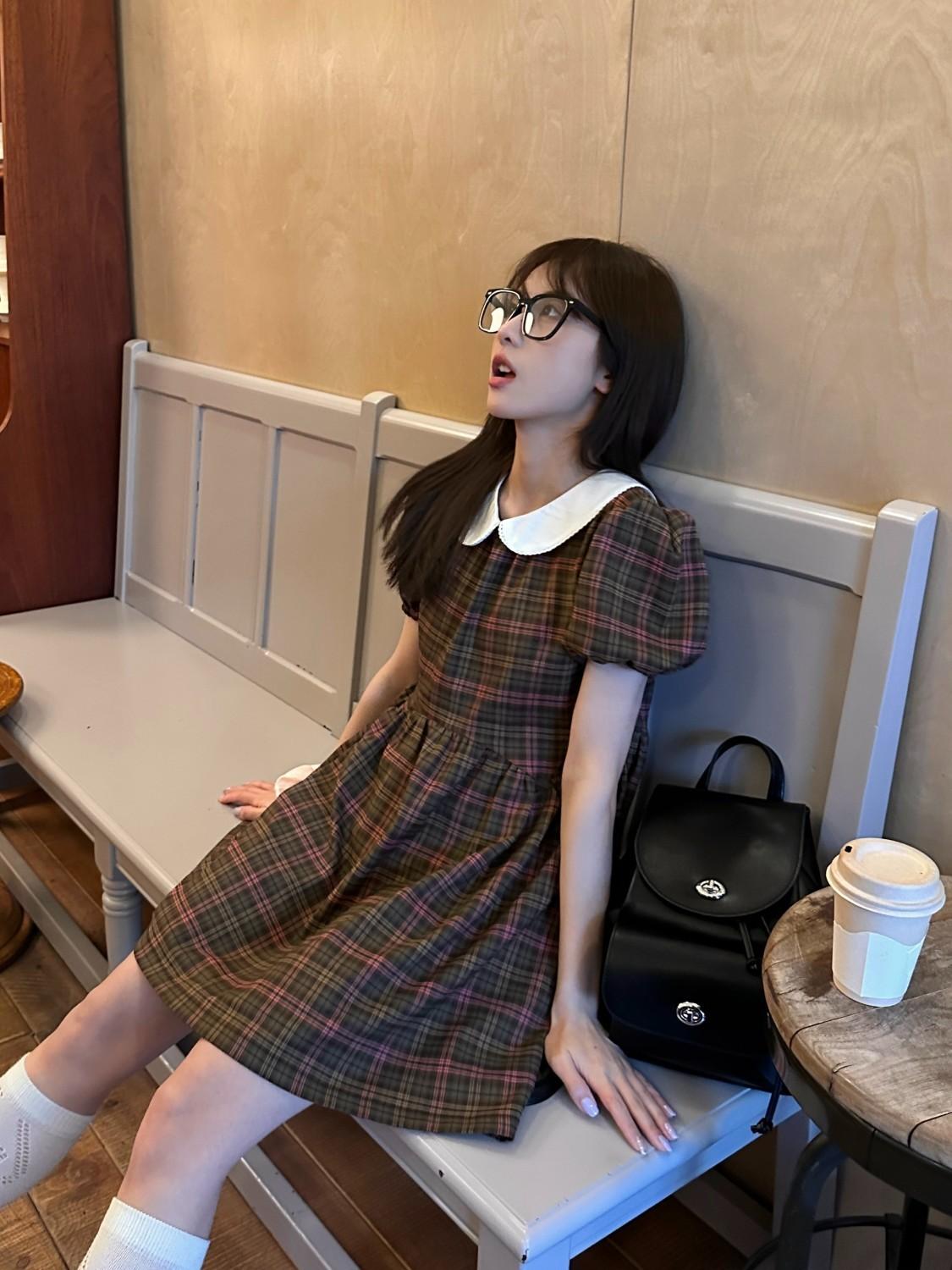 CHENGRUI Kiểm tra bong bóng tay áo kiểu Pháp búp bê cổ áo đầm 100 phù hợp với gầy lỏng lẻo ngọt ngào đám đông giảm tuổi ngắn tay áo váy ngắn