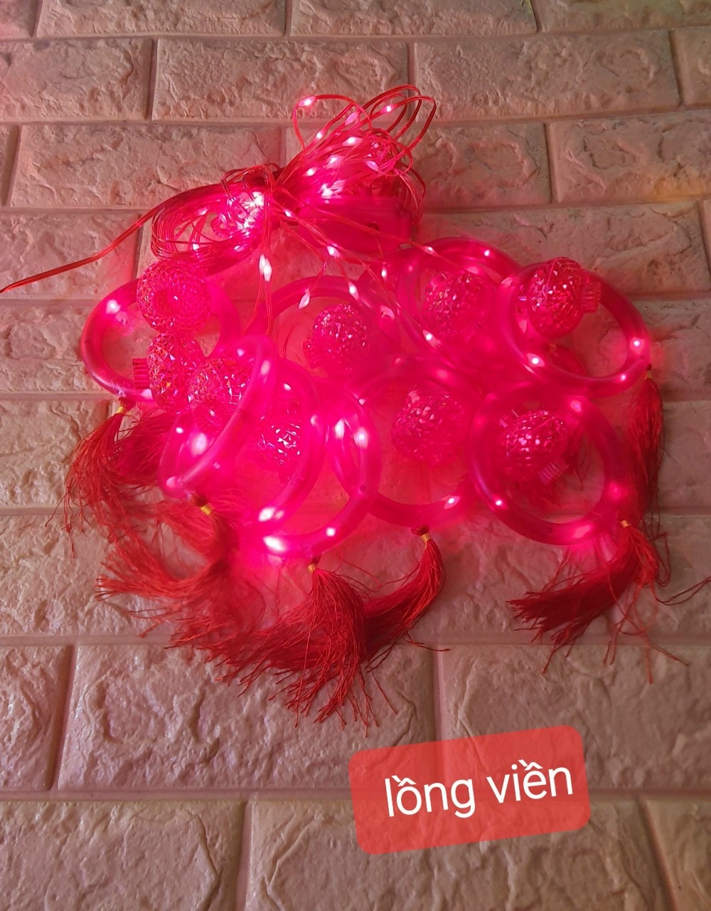 Nháy mành lồng viền màu đỏ trang trí ban công siêu đẹp