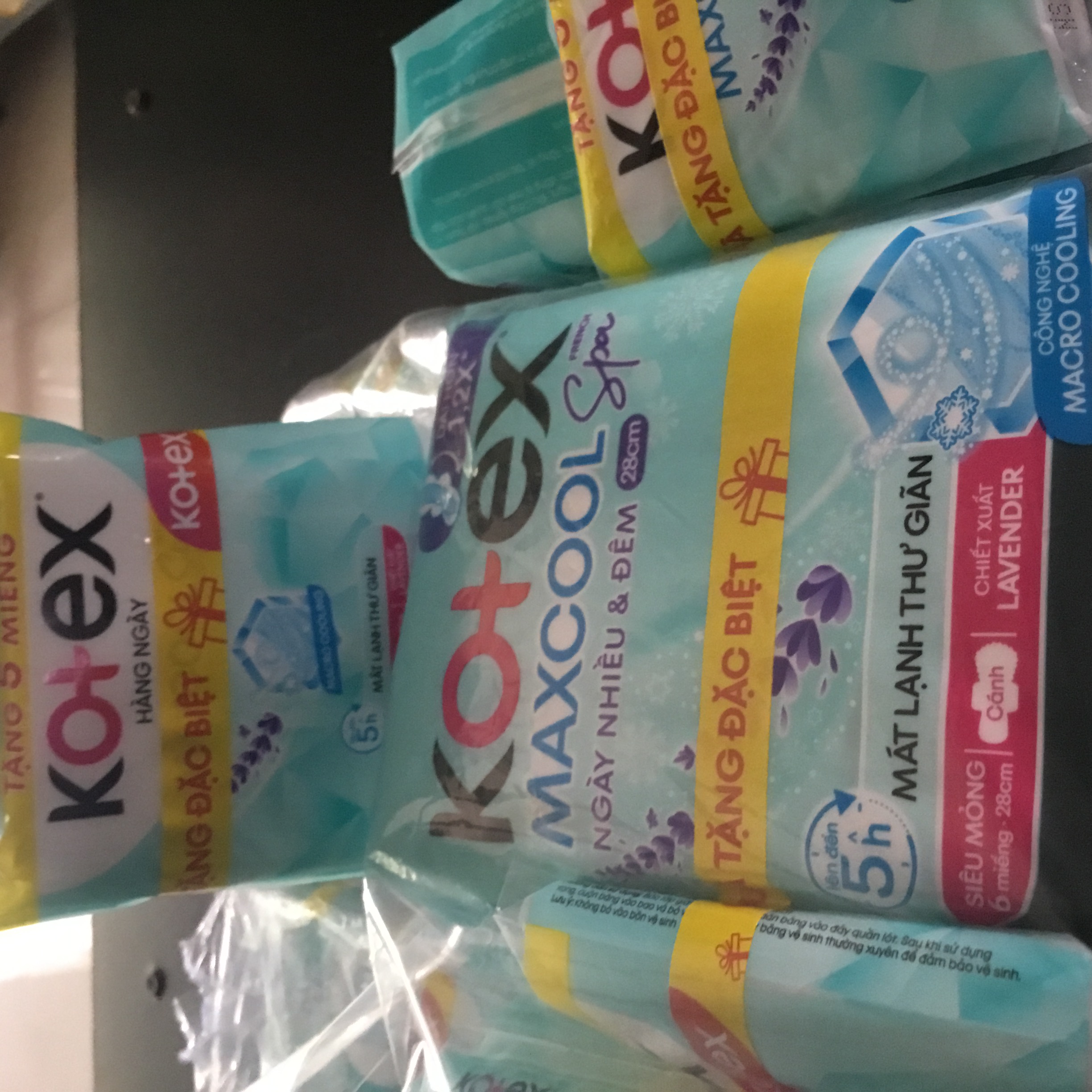 28cm - Combo 8 Gói Kotex MaxCool Ngày Nhiều Và Đêm 28cm - Mỗi Gói 6 Miếng -Hsd Mới