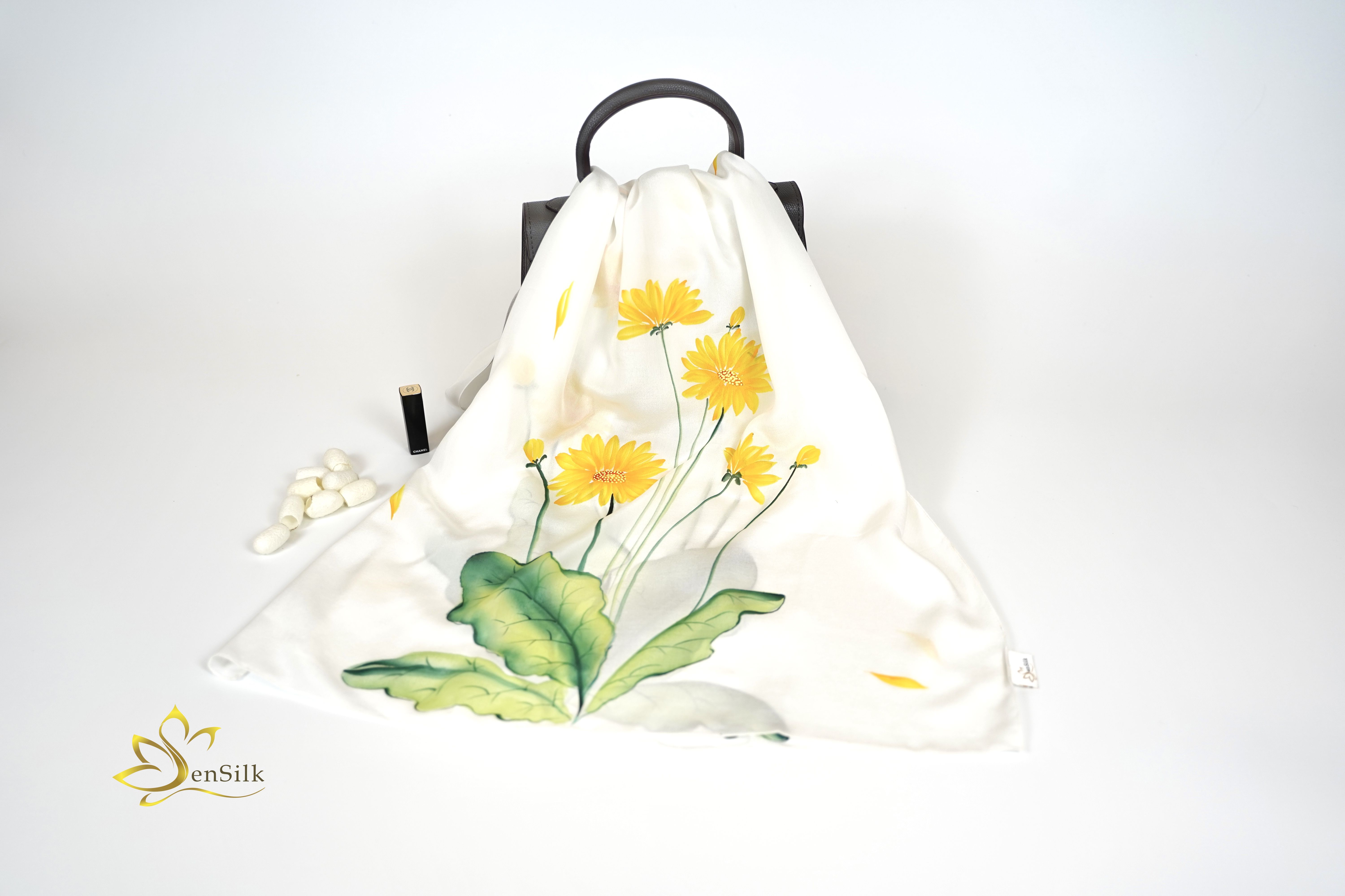 Khăn Choàng Cổ Lụa Vẽ Tay Cao Cấp Hoa Đồng Tiền SenSilk 160x55cm, Quà Việt Nam Tặng Người Nước Ngoài, Phụ Kiện Thời Trang Nữ Cao Cấp, Vietnam Silk Painting Scarf, Tinh Hoa Nghề Việt