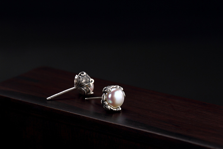 Bông tai ngọc trai nước ngọt hình nụ hoa