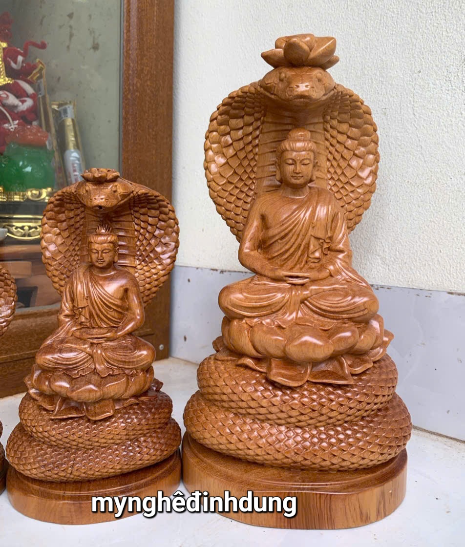 Tượng thần rắn bảo vệ Đức Phật xông trầm bằng gỗ bách xanh thơm nức kt cao 30x14x12cm