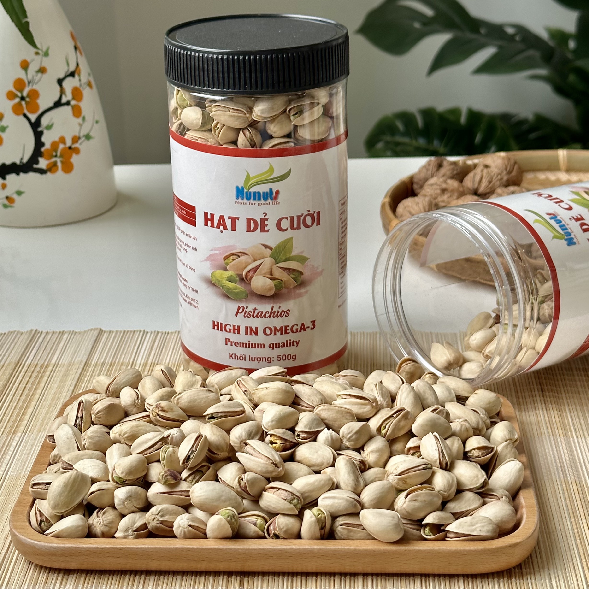 Hạt dẻ cười Mỹ không tẩy trắng, vỏ màu ngà ngà vàng,ít muối,nhân ngọt tươi mới, giòn ngon, không hôi dầu NunutsMỹ