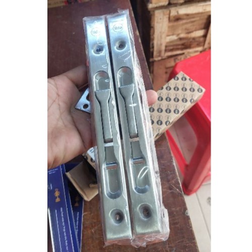 Chốt âm cửa gỗ và nắp chắn bụi chốt âm Yale, màu inox, hàng cao cấp của Mỹ
