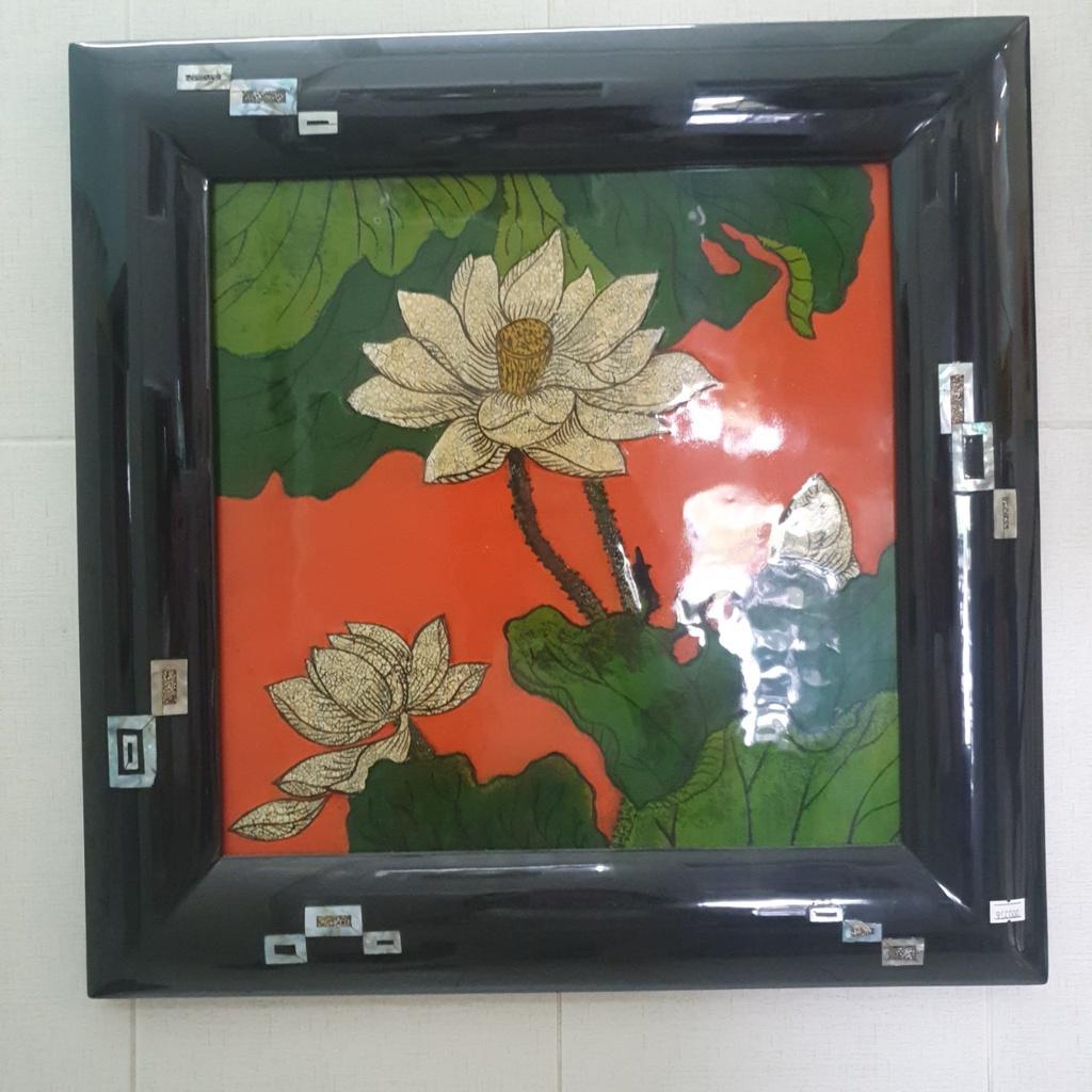 Tranh sơn mài bông sen cẩn trứng khung sơn mài cẩn ốc hàng xuất khẩu 55x55 cm