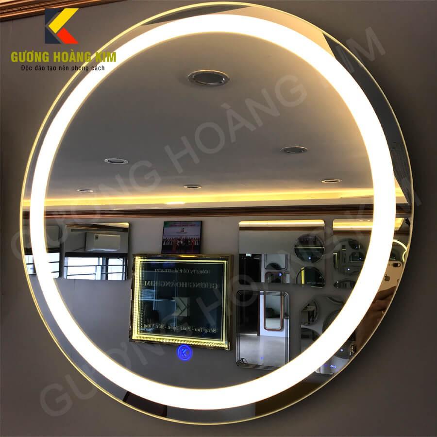 Gương đèn led cảm ứng tròn thông minh treo tường để bàn trang điểm makeup nhà tắm phòng wc cao cấp guonghoangkim HK-0001