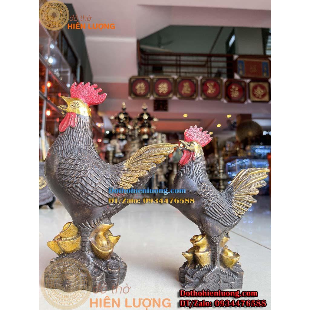 Tượng Linh Vật Gà Trống Chữ Phúc Đứng Thỏi Vàng Màu Nâu Bằng Đồng Thau Nguyên Chất Đẹp