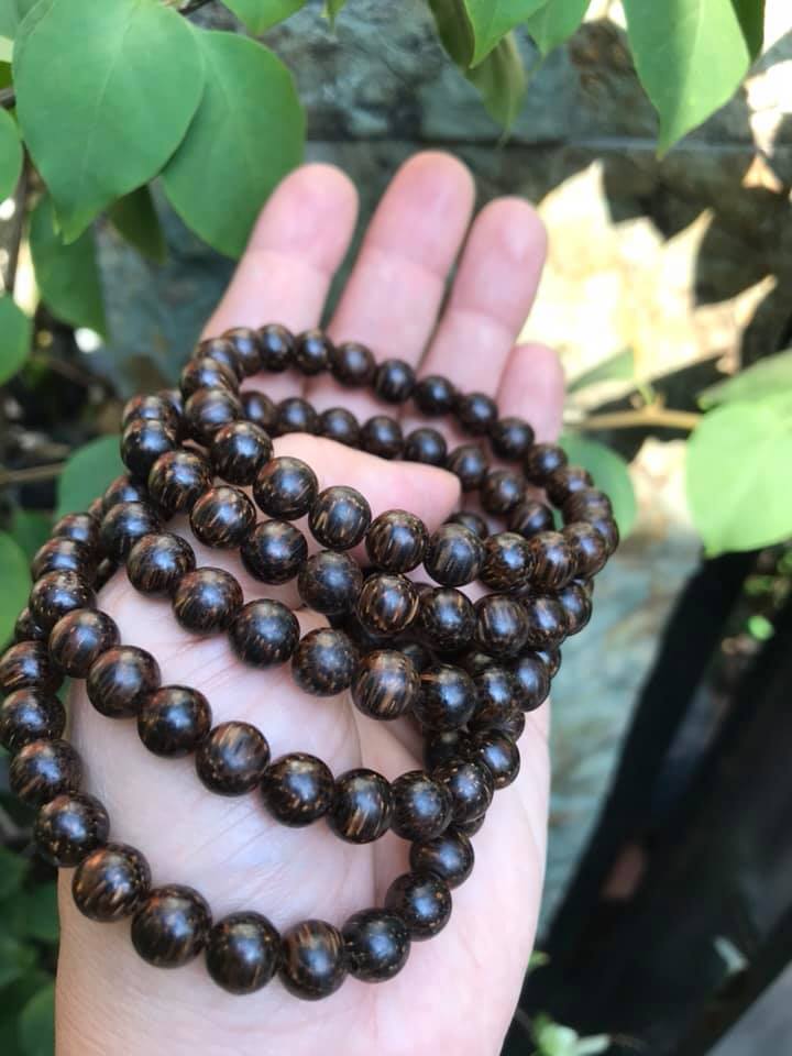 Vòng TAY NỮ GỖ TRẦM HƯƠNG SIZE VÒNG NỮ 8MM đẹp CHẤT LIỆU GỖ TRẦM CÓ MÙI THƠM NHẸ NHẸ Ạ