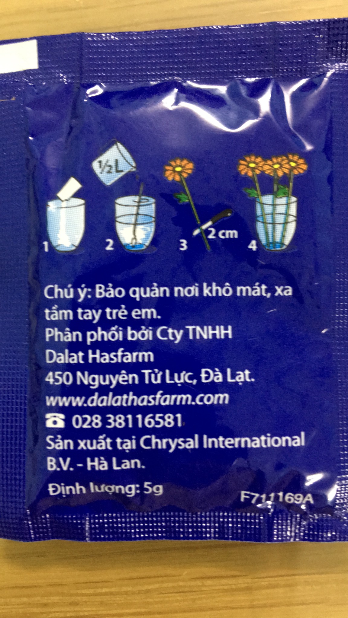 Dưỡng hoa lâu tàn 10 gói Chrysal