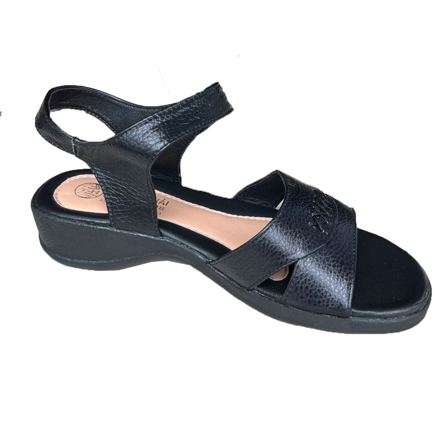 Giày sandal nữ đế bằng 4cm da bò thật màu đen Trường hải SD135