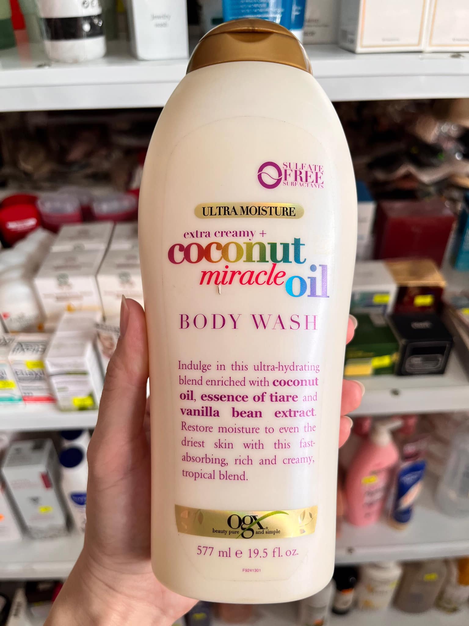 Sữa Tắm Siêu Dưỡng Ẩm Chiết Xuất Dầu Dừa OGX Extra Creamy + Coconut Miracle Oil Ultra Moisture Body Wash 577ml