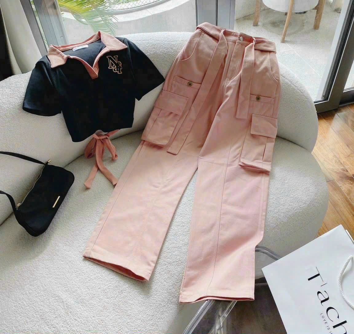 SET ÁO CROPTOP ĐEN PHỐI QUẦN TÚI HỘP HỒNG