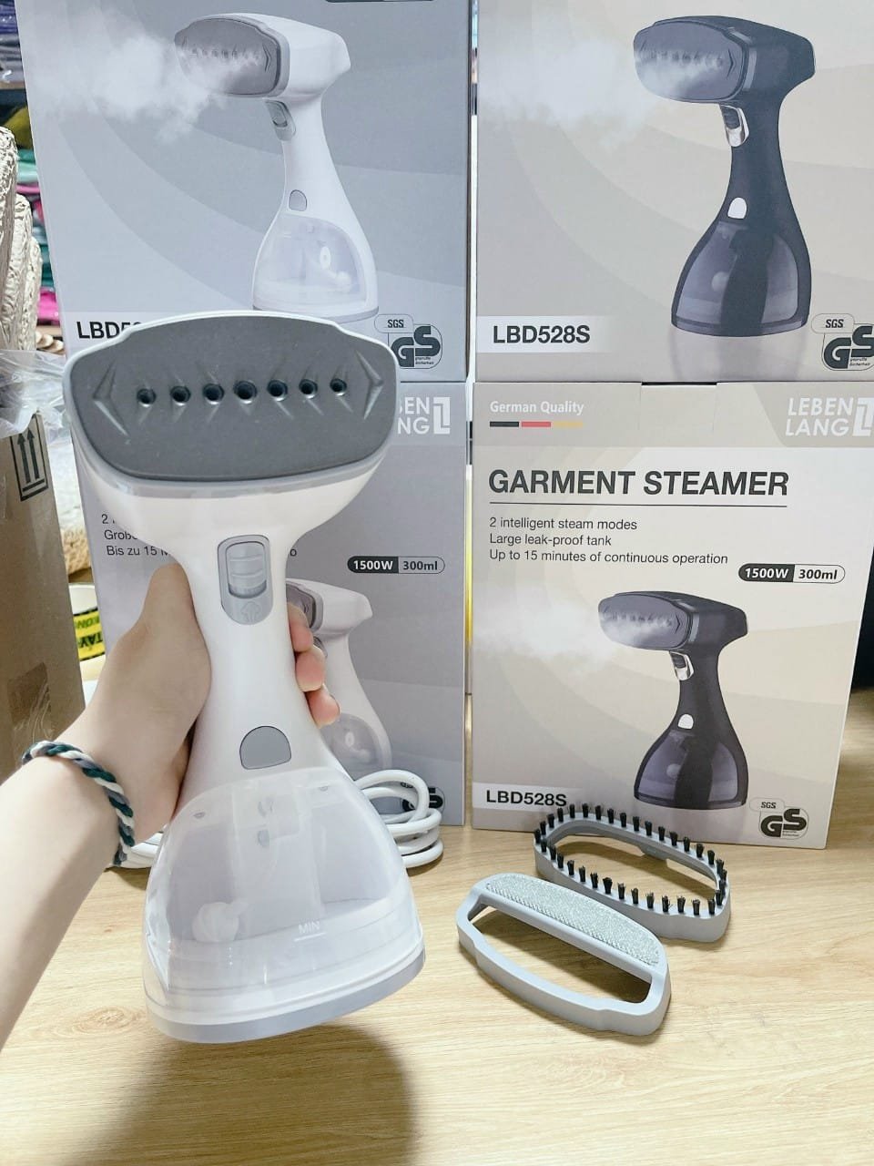 Bàn Là Hơi Nước Cầm Tay Lebenlang LBD528 công suất 1500W-300ML làm nóng nhanh - Hàng chính hãng