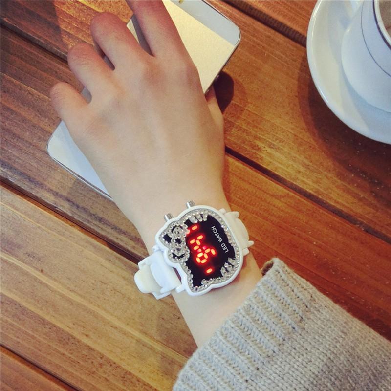 Đồng hồ Hello Kitty dễ thương có đèn LED