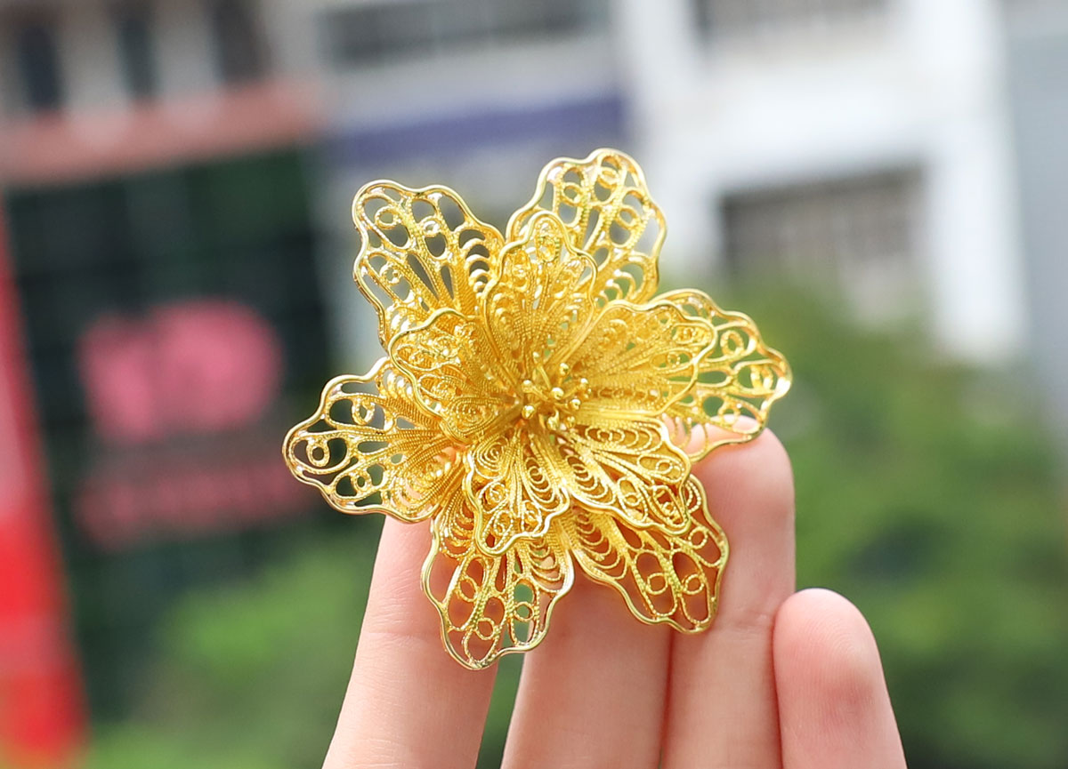 Hoa cài áo mạ vàng 24K - Quà tặng cao cấp cho nữ