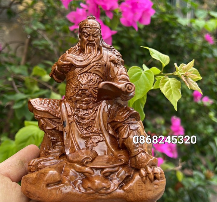 Tượng quan công đọc sách bằng gỗ bách xanh thơm nức kt cao 15×10×12cm