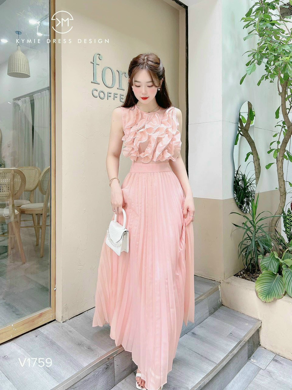 ĐẦM XOÈ DẬP LY BÈO NGỰC VOAN CHINFON   185k  2 MÀU Y HÌNH SỈ Sll INBOX :-* :-* :-* :-*  Chất liệu : VOAN CHINFON Freesize 40- 55k tùy chiều cao /-strong