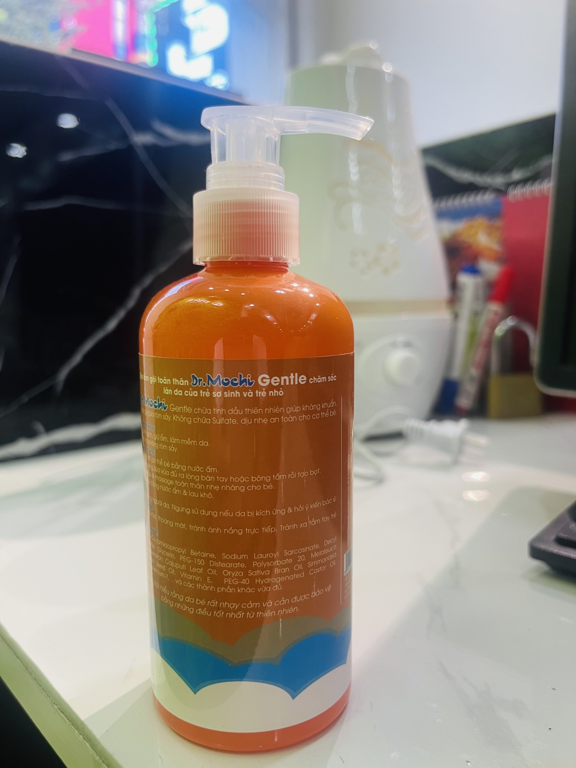 Sữa tắm gội toàn thân thảo dược Dr.Mochi Gentle - Làm sạch, giữ ẩm, làm mềm da -  Hỗ trợ phòng rôm sảy - Tăng cường bảo vệ da - Dưỡng ẩm, làm dịu da, phục hồi da - Giảm kích  ứng, làm dịu da tổn thương  250ml
