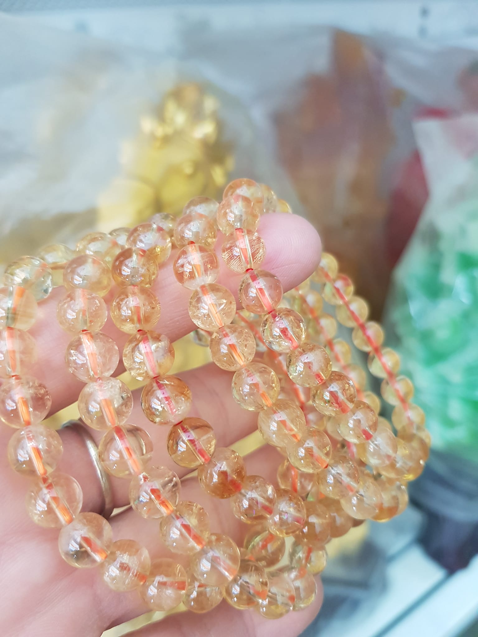 Vòng đá thạch anh tóc vàng tự nhiên Màu vàng nhẹ nhàng Nữ mệnh kim, Thổ thủy Vòng size 8mm ạ