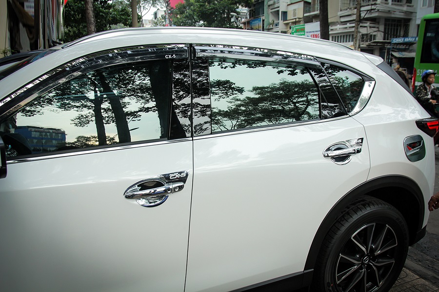 Bộ vè che mưa cao cấp viền INOX dành cho xe Mazda CX-5 2018