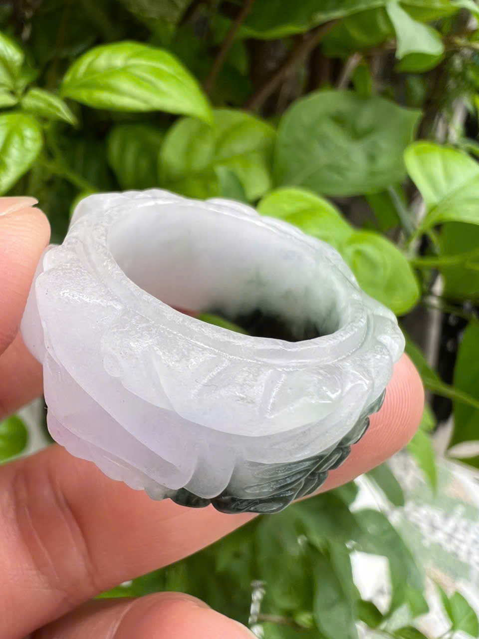 Nhẫn Rồng Nam Ni 21mm Cao 13mm Dầy 5mm Cẩm Thạch màu màu trắng xanh đậm phía dưới đẹp ạ