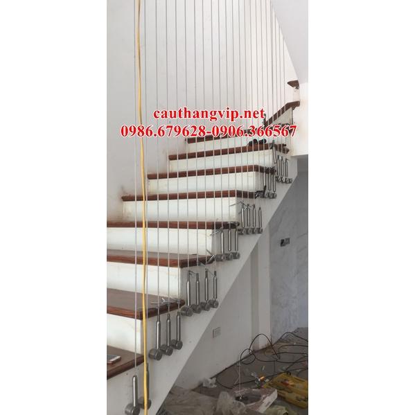 Com bo 10m cáp inox phi 8 bọc nhựa dùng làm dây phơi, trang trí cầu thang.