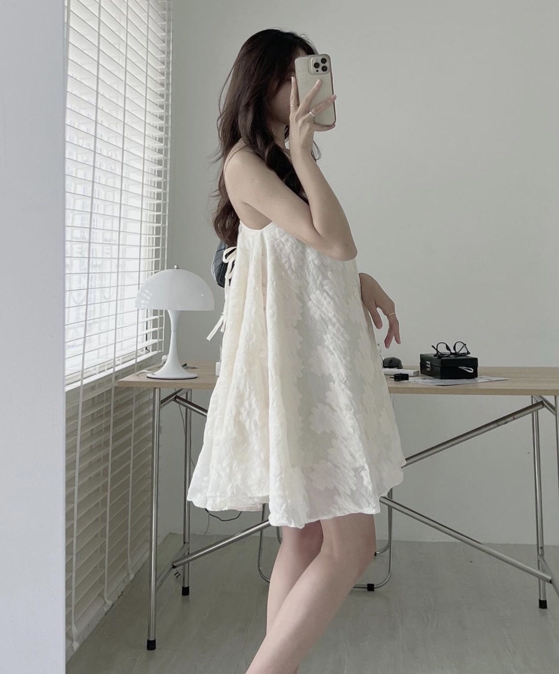 Đầm Cổ Yếm Hoa Nổi Màu Kem - Leda