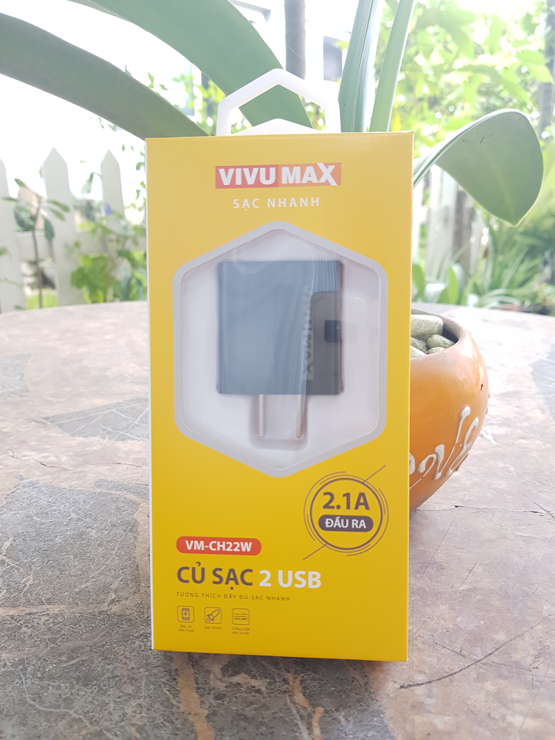 Adapter Vivumax CH22W - 2 cổng USB 5V-2.1 thuận tiện cho việc sạc 2 thiết bị 1 lúc, chất liệu PC chống cháy - Hàng chính hãng