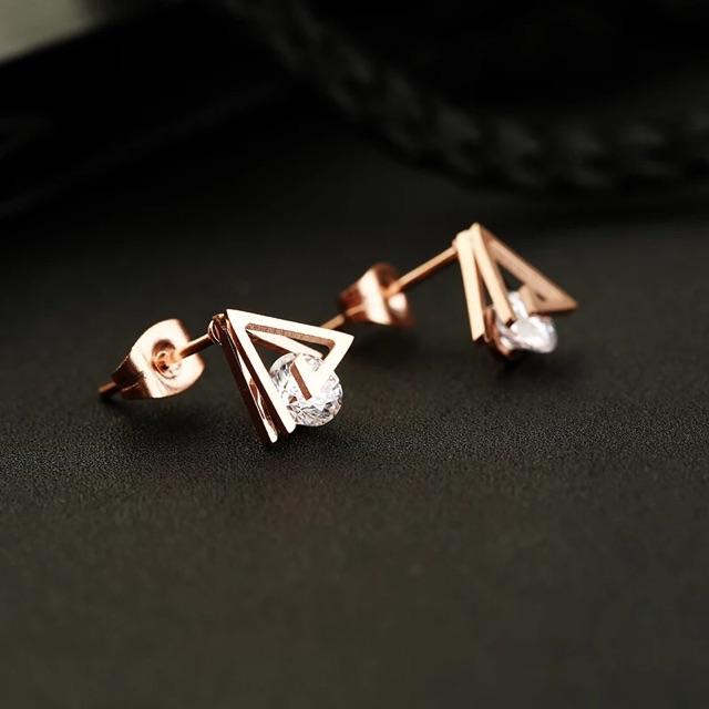 Khuyên tai titan nữ hàn quốc KTZ35