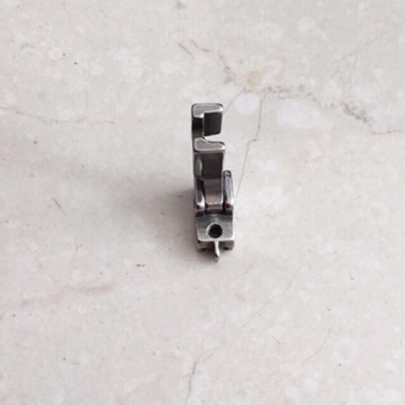 Chân vit tra dây kéo giọt nước