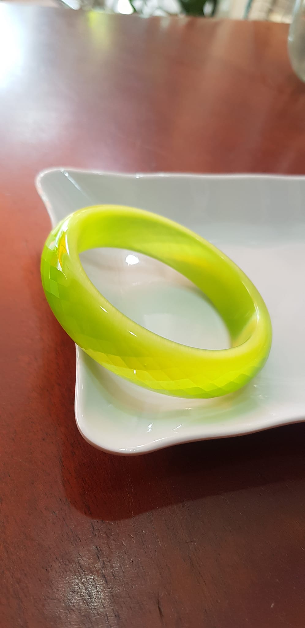 Vòng tay bản hẹ đá mắt mèo giác xanh đợt chuối tươi sáng mới đẹp lạ vòng Ni 55mm x Cao 15mm x dầy 7mm nữ mệnh mộc mệnh hoả 52kg - 56kg đeo rẻ đẹp