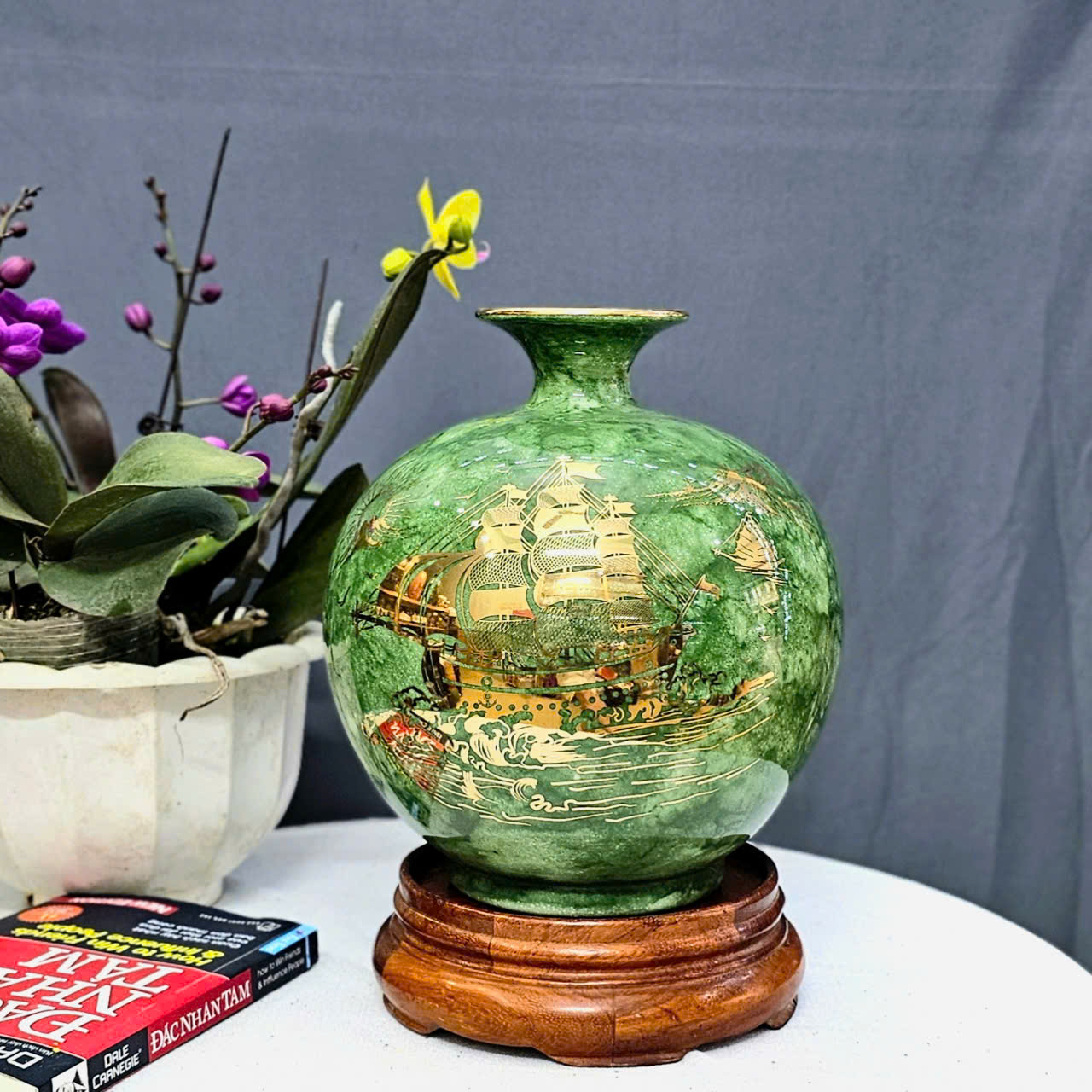 Bình hút tài lộc thuận buồm xuôi gió vẽ vàng 18k men xanh vân đá H25, H30 cm gốm sứ Bát Tràng tặng kèm đế gỗ