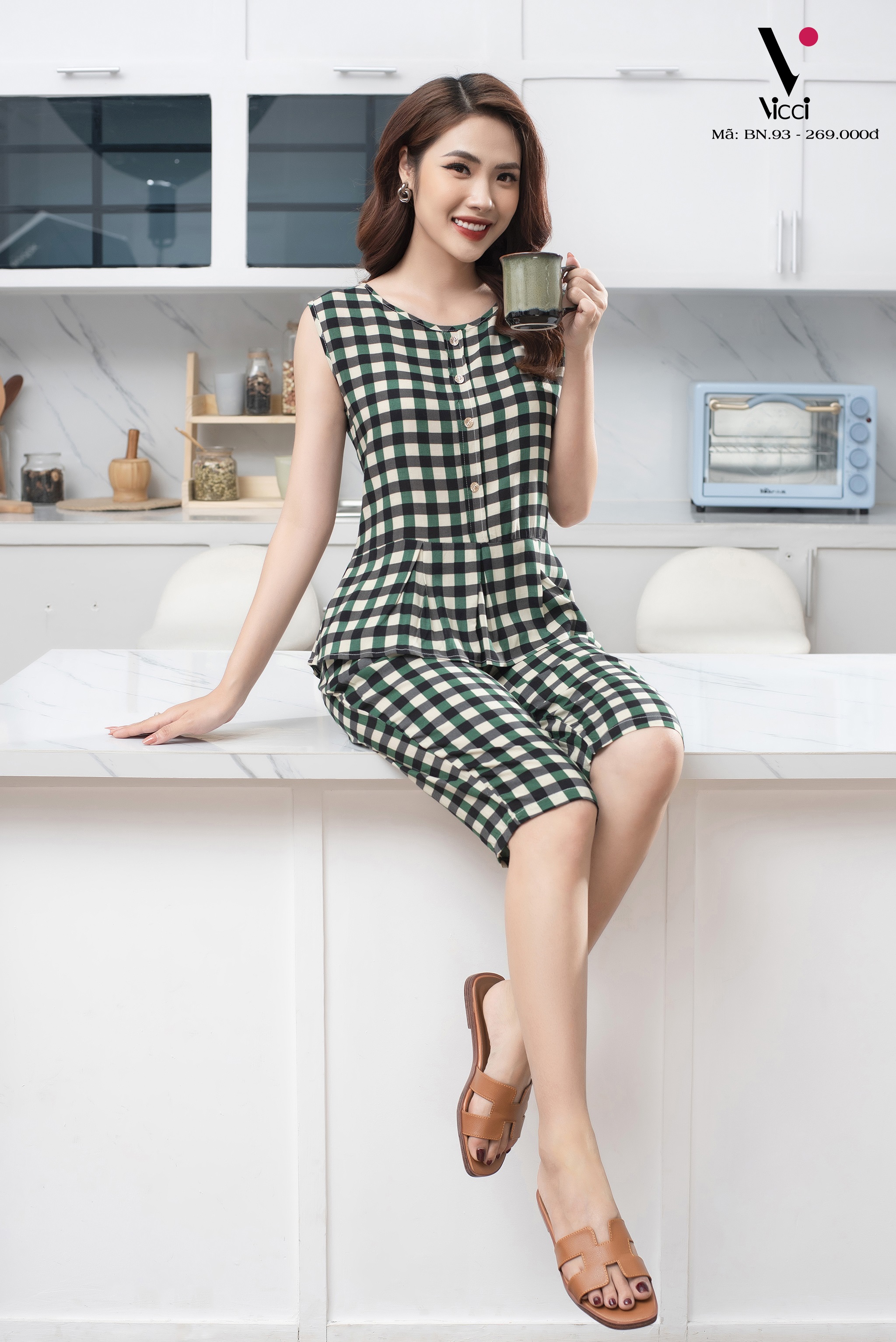Bộ đồ lửng mặc nhà tole Vicci BN93 thiết kế áo sát nách peplum phối quần lửng in họa tiết