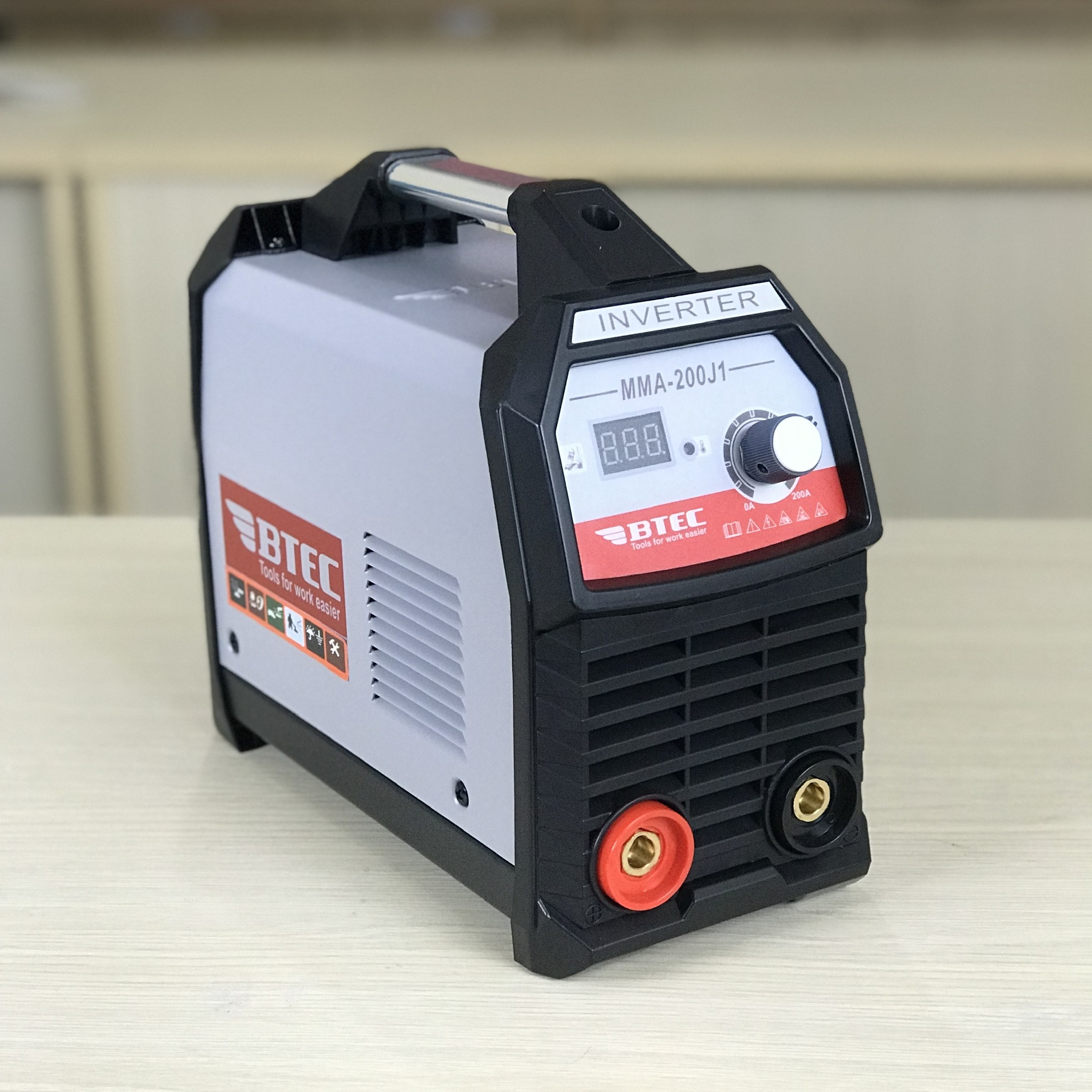 MÁY HÀN QUE ĐIỆN TỬ INVENTER BTEC MMA-200J1