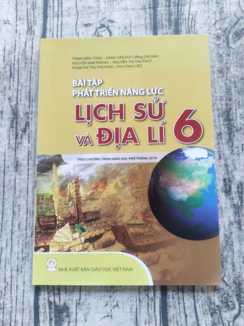 Bài tập phát triển năng lực Lịch sử và Địa lí lớp 6