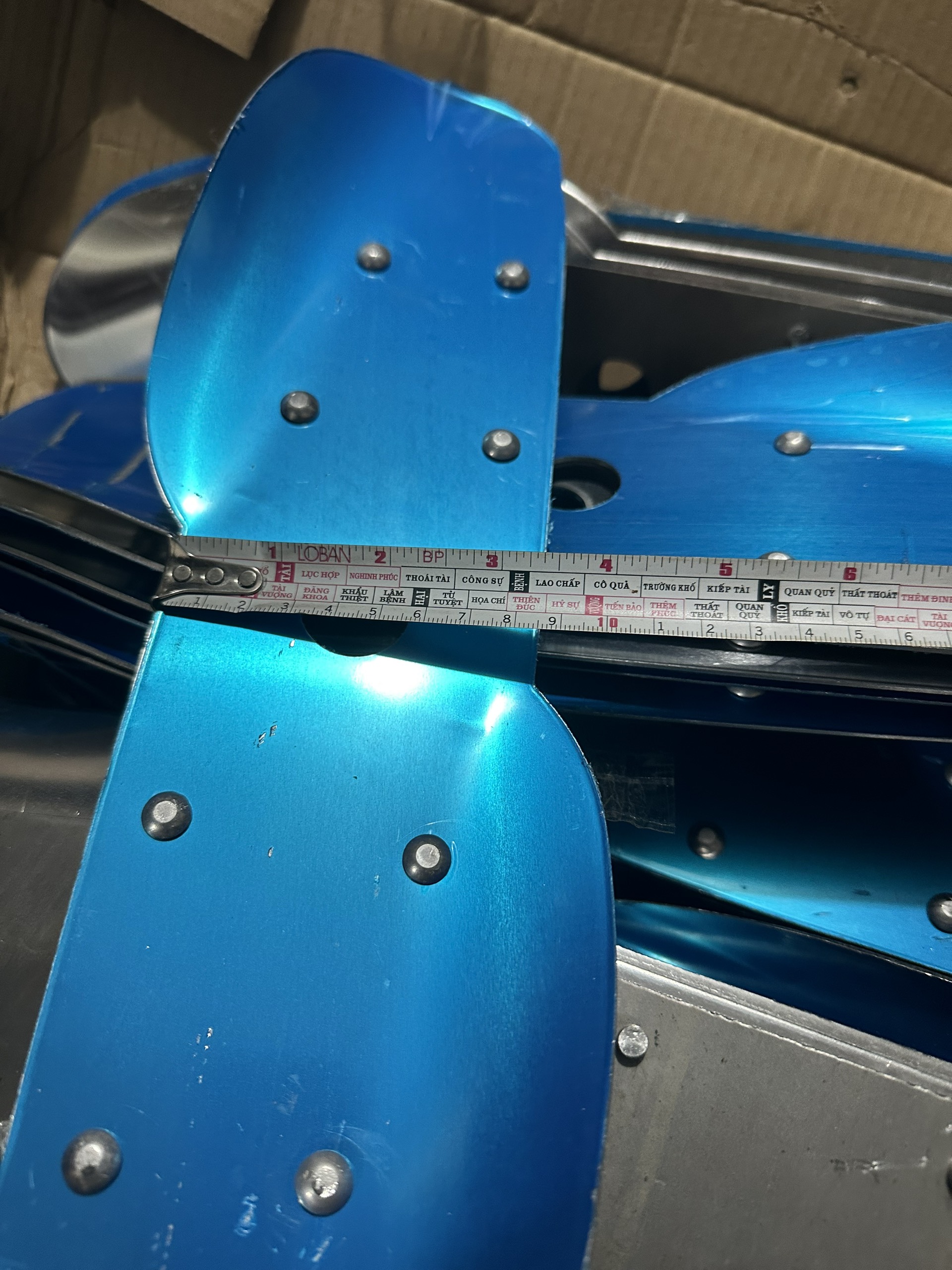 DAO THỔI LÁ DÙNG CHO MÁY CẮT CỎ . 4 TẤC. BẰNG SẮT