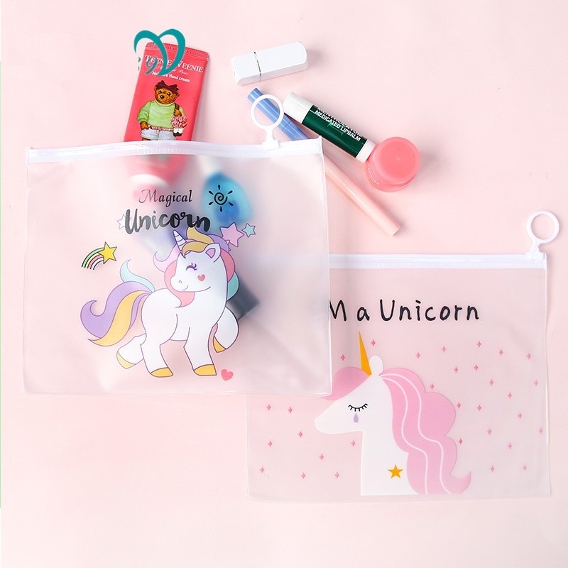 Bộ 2 Túi Zip Lụa Trong Suốt Đựng Bút Viết Dụng Cụ Đựng Mỹ Phẩm Hình Unicorn Mẫu Ngẫu Nhiên Kích Thước Cỡ A5 (17 x 21 cm)