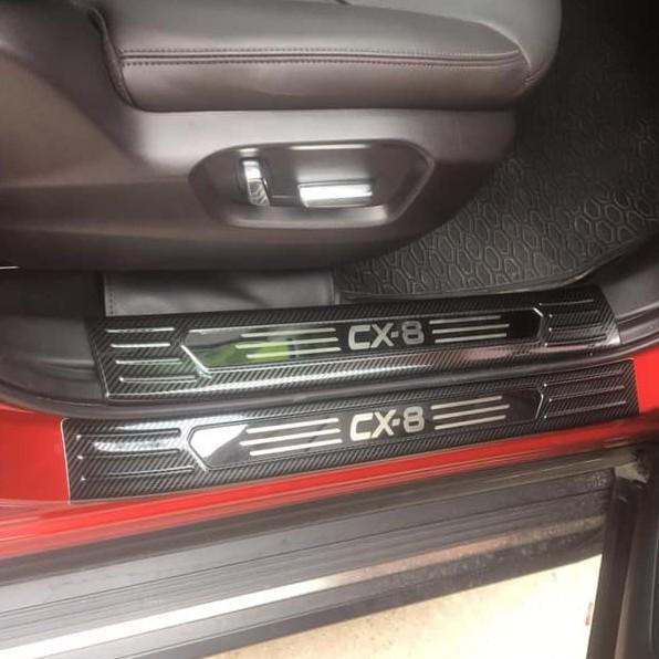 Ốp Bậc Cửa, Nẹp Bước Chân Trong Ngoài Xe Mazda CX8 2023-2019 Vân Carbon Cao Cấp