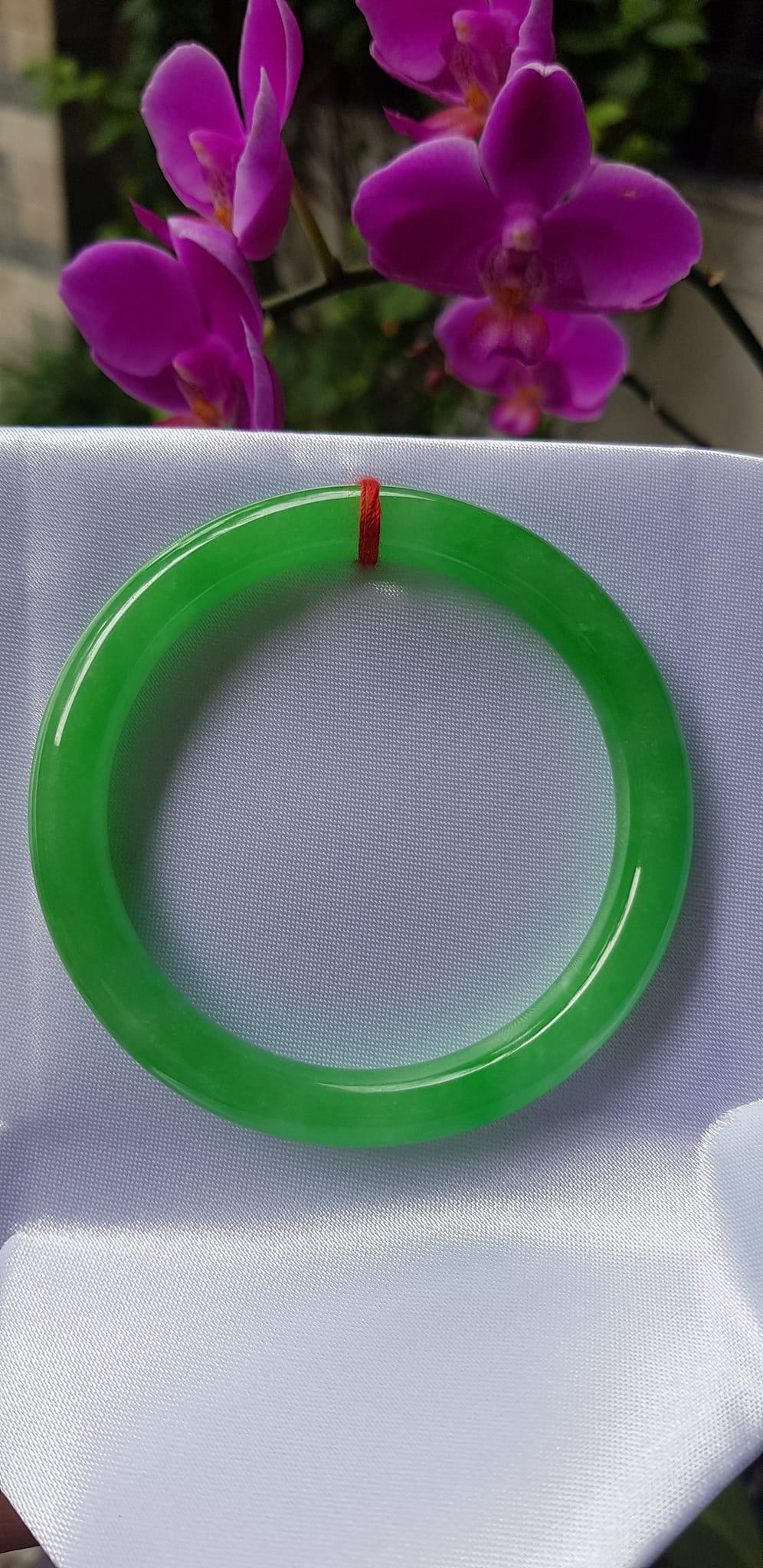 Vòng tay nữ đá cẩm thạch tự nhiên Ngọc Lý Đẹp 54mm x cọng 8mm Màu Xanh Lý tươi sáng bóng mượt đẹp Nữ 53kg - 60kg đeo Vòng hợp nữ mệnh Mộc mệnh Hỏa mệnh Thủy ạ