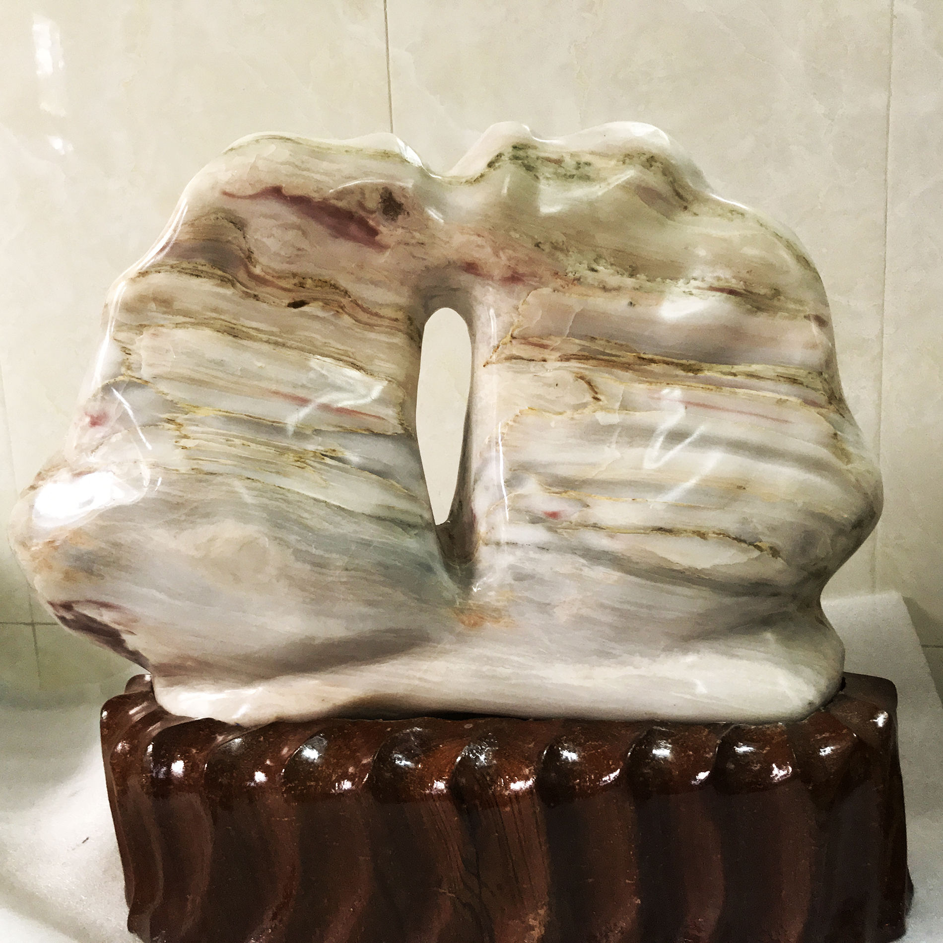 Đá tự nhiên màu hồng ngũ sắc hình cánh buồm  cao 35 cm nặng 20 kg cho người mệnh Thổ và hỏa datunhien